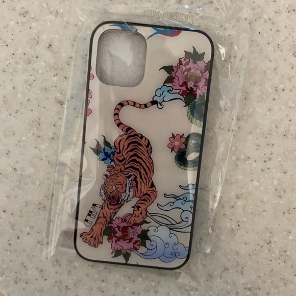 Princess Polly Accessories - NWT PRINCESS POLLY IPHONE CASE